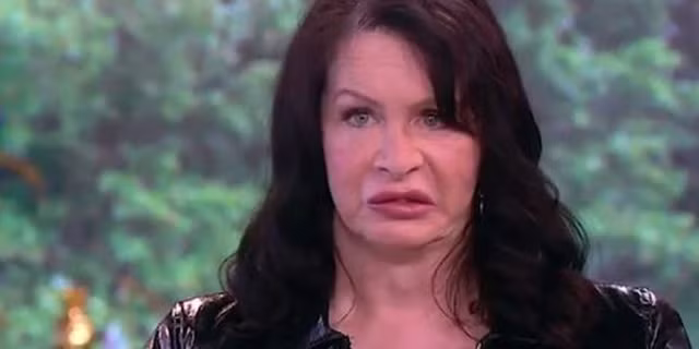 Người đầu tiên trên thế giới tự tiêm vi khuẩn 3.5 triệu năm tuổi vào cơ thể để được... trẻ lâu 