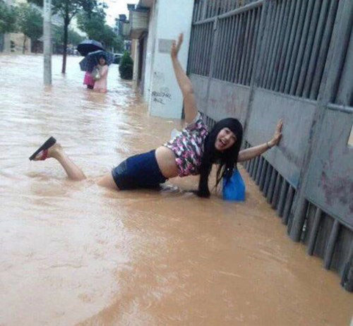 Tạo dáng trong mọi hoàn cảnh.