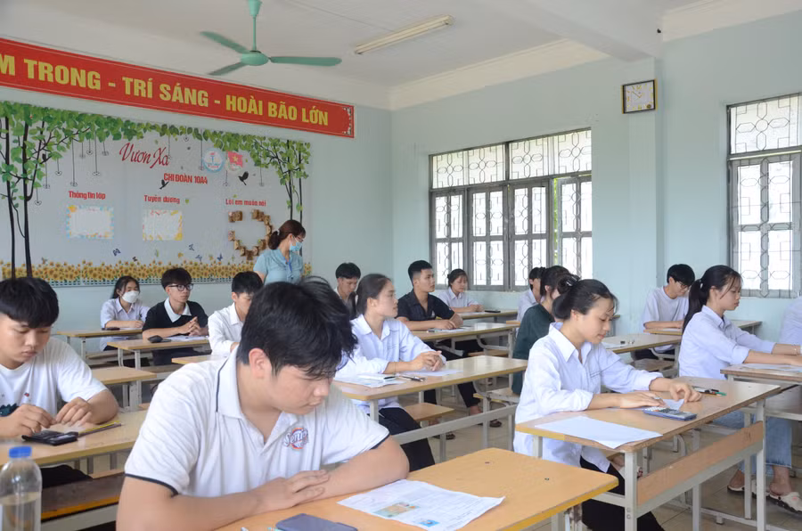 Các thí sinh quen với tâm lý phòng thi, sẵn sàng chinh phục môn Toán.