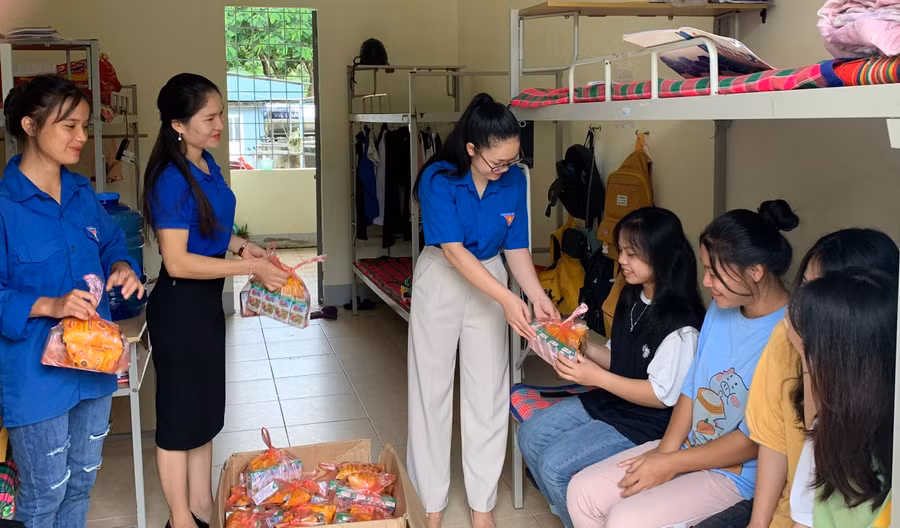 Tiếp sức mùa thi tại Điểm thi THPT Mường Kim, huyện Than Uyên.