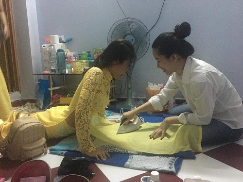 Bí kíp là (ủi) áo dài siêu tốc.