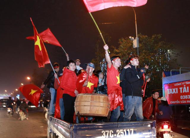 Nghiệp cầu thủ, vinh quang, chiến thắng và nỗi buồn rất gần nhau