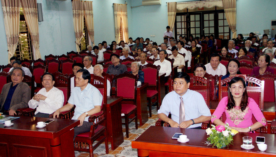 Đội ngũ nhà giáo, cán bộ quản lý tại buổi gặp mặt Đội ngũ nhà giáo, cán bộ quản lý tại buổi gặp mặt