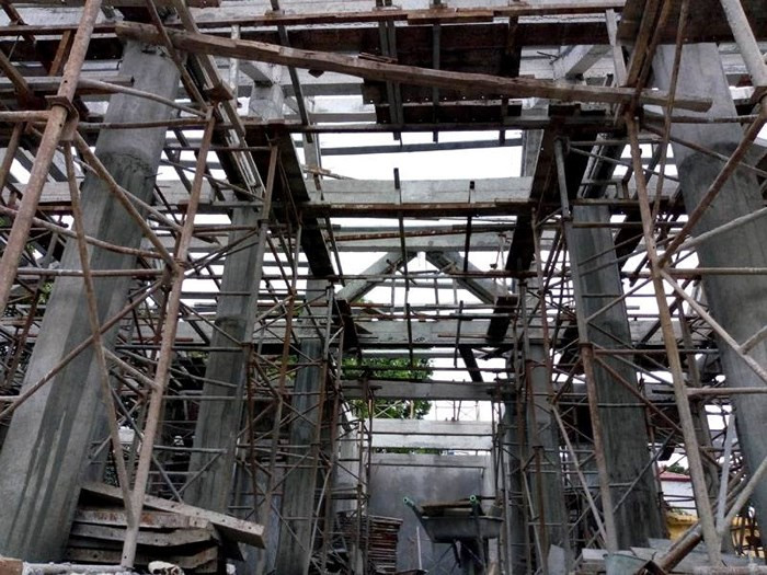 Bên trong đình Lương Xá vừa bị đình chỉ xây dựng