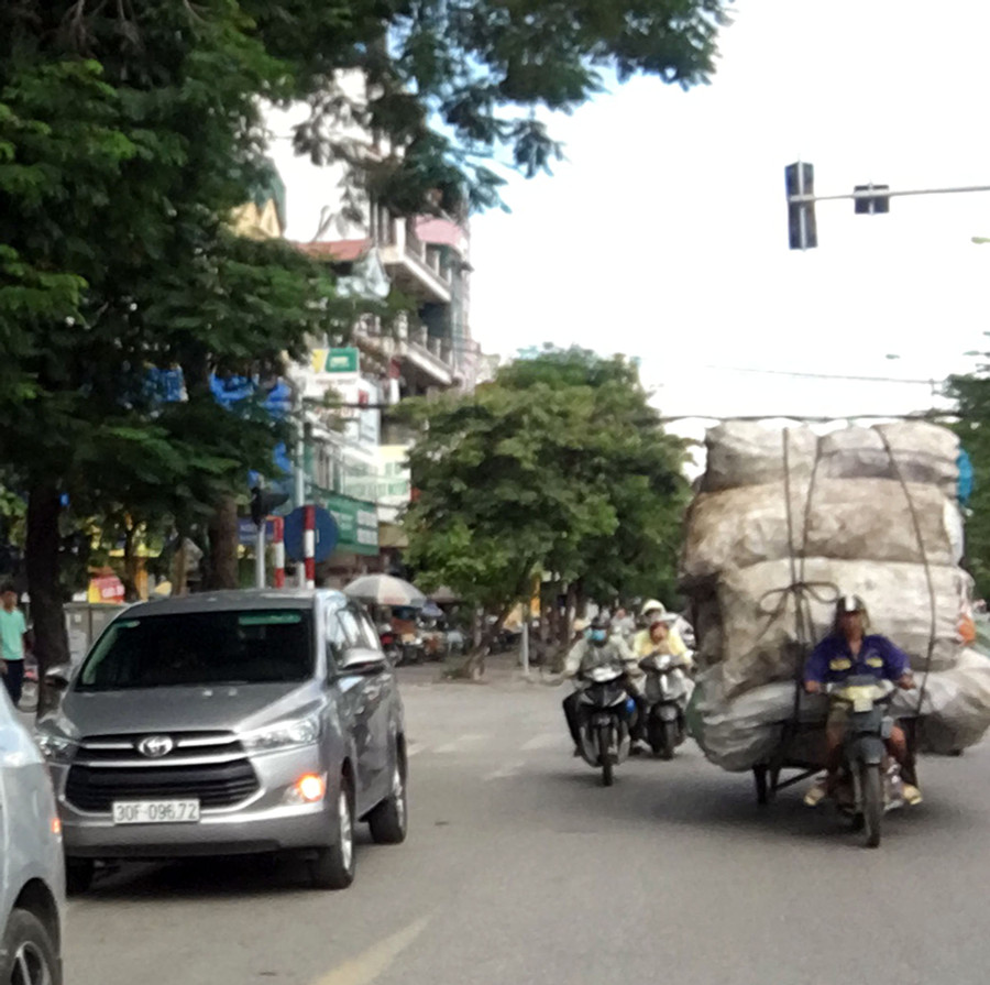 Vô tư lưu thông trên đường Nguyễn Khánh Toàn