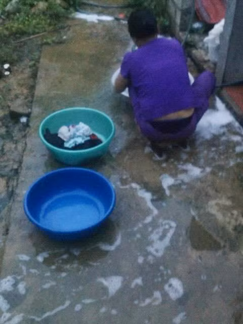 Mẹ chồng chiều con dâu, dậy từ 5h30 để giặt quần áo - Ảnh 2.