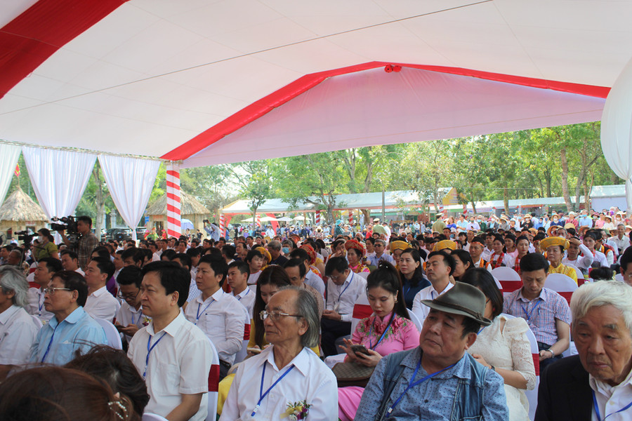 Lễ hội đền thờ Lê Hoàn 2023 thu hút đông đảo người dân, du khách tới dự. Ảnh: LT. Lễ hội đền thờ Lê Hoàn 2023 thu hút đông đảo người dân, du khách tới dự. Ảnh: LT.