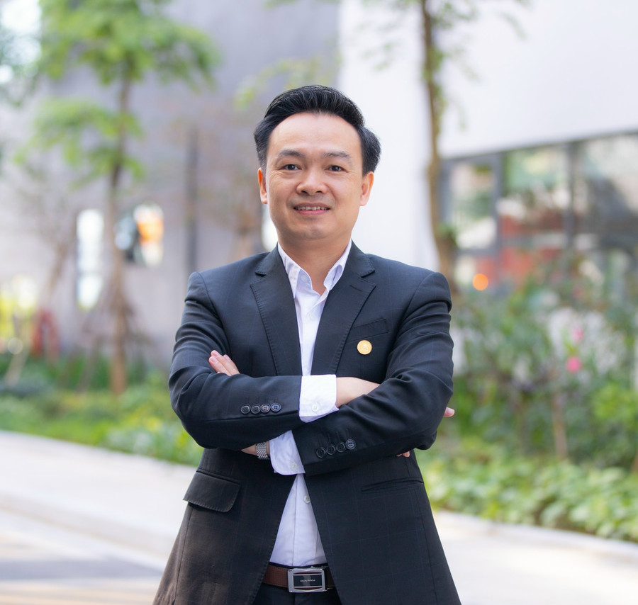 Thầy Trần Mạnh Tùng - Giáo viên dạy môn Toán tại Hà Nội. Ảnh: NVCC. Thầy Trần Mạnh Tùng - Giáo viên dạy môn Toán tại Hà Nội. Ảnh: NVCC.