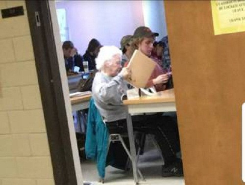 Học, học nữa, học mãi. Học, học nữa, học mãi.