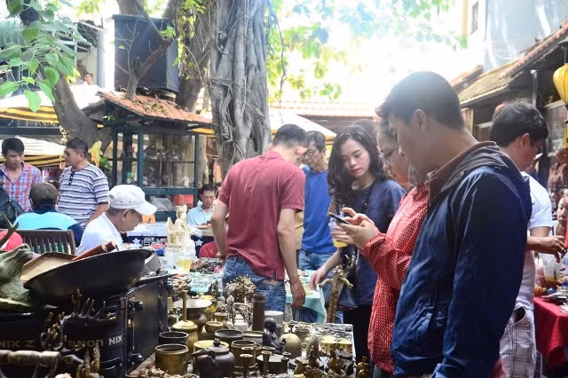 Chợ đồ cổ độc, lạ cho giới trẻ