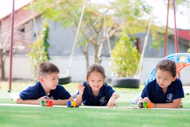 Học sinh Trường Quốc tế Song ngữ Học viện Anh Quốc UK Academy (UKA) trong một hoạt động ngoại khóa