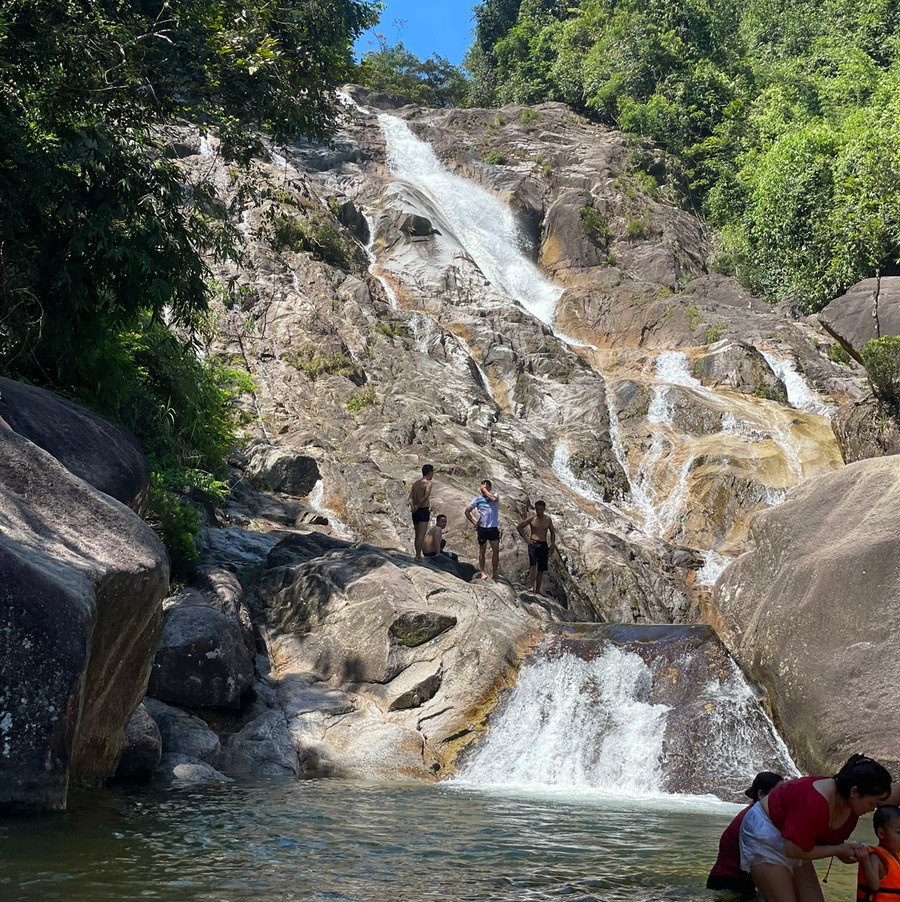 Vẻ đẹp hùng vĩ, nên thơ của thác Ma Hao (Lang Chánh, Thanh Hóa). Ảnh: LT.
