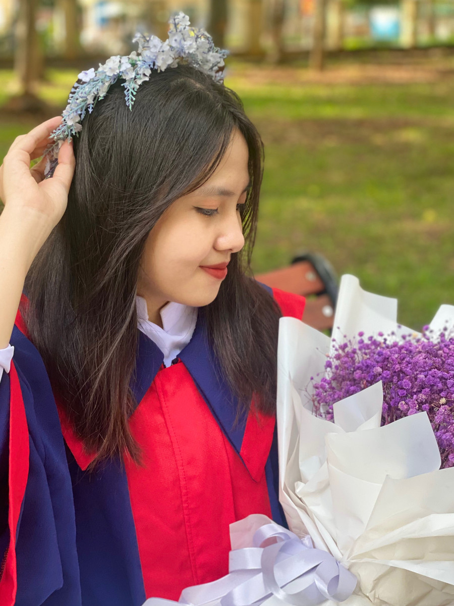 Thân Thị Thảo Ngân - học sinh trường THPT Chu Văn An Thân Thị Thảo Ngân - học sinh trường THPT Chu Văn An