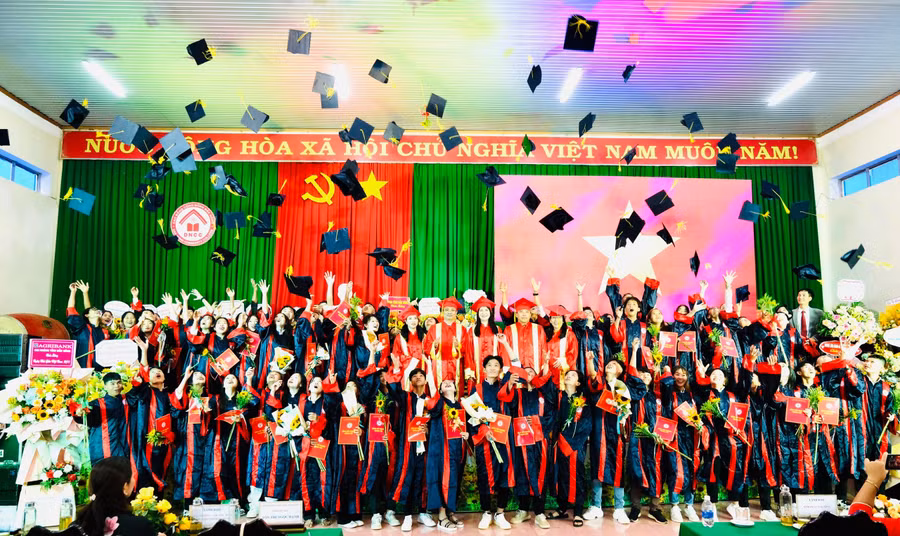 Sinh viên trong ngày vui tốt nghiệp.