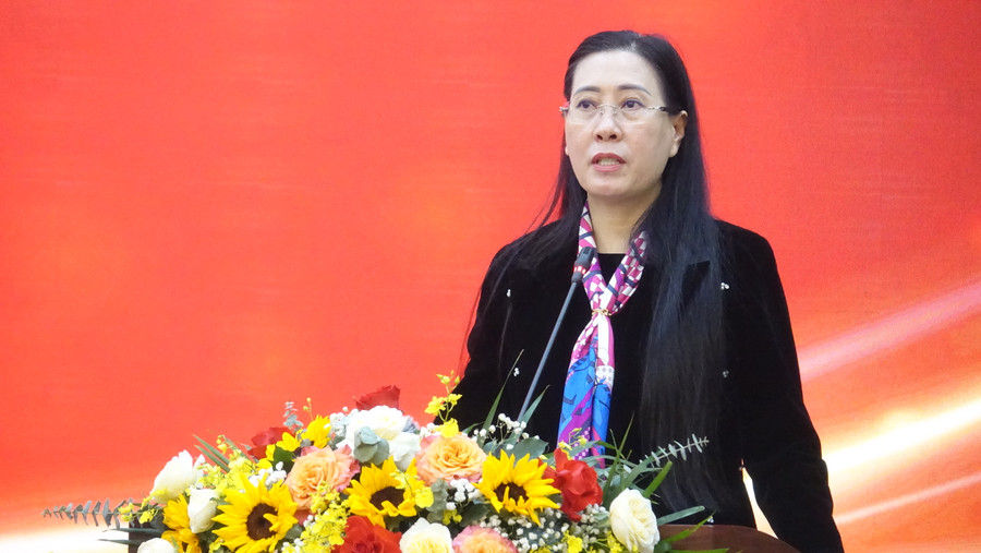 Bà Bùi Thị Quỳnh Vân, Bí thư Tỉnh uỷ Quảng Ngãi ấn tượng với kết quả mà học sinh tỉnh nhà đạt được tại kỳ thi chọn học sinh giỏi quốc gia. Bà Bùi Thị Quỳnh Vân, Bí thư Tỉnh uỷ Quảng Ngãi ấn tượng với kết quả mà học sinh tỉnh nhà đạt được tại kỳ thi chọn học sinh giỏi quốc gia.