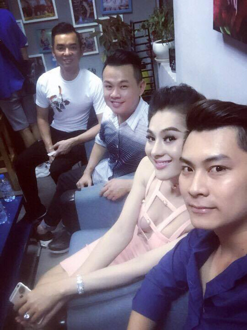 chong-tuong-lai-cham-mat-ban-trai-cu-cua-lam-khanh-chi-1