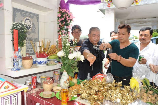 Bi kịch và thăng trầm cuộc đời của dàn diễn viên phim “Phạm Công - Cúc Hoa” ảnh 7 Hàng năm, đến ngày giỗ của anh, các diễn viên bạn bè cùng thời như Lê Tuấn Anh, Lý Hùng, Vân Anh... vẫn tụ họp và gặp gỡ nhau khi nhớ về người bạn một thời gắn bó.