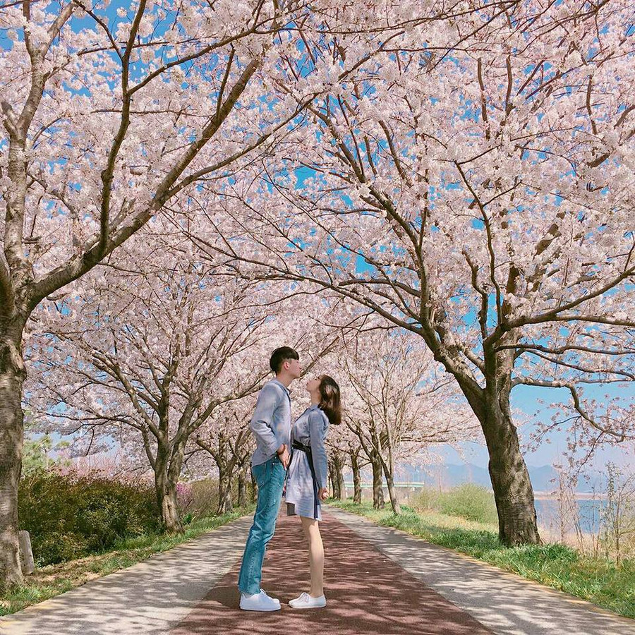 Bộ ảnh "nghìn nơi một tư thế" của cặp đôi "mét 6 - mét 8" ảnh 12 Bộ ảnh "nghìn nơi một tư thế" của cặp đôi "mét 6 - mét 8" ảnh 12