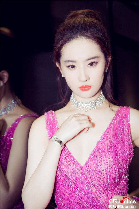 my-nhan-hoa-ngu-lo-nhan-sac-thieu-photoshop-13