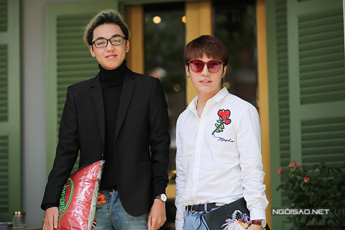 Stylist Kye Nguyễn (phải). ho-ngoc-ha-sexy-voi-vay-6000-usd-di-su-kien-13