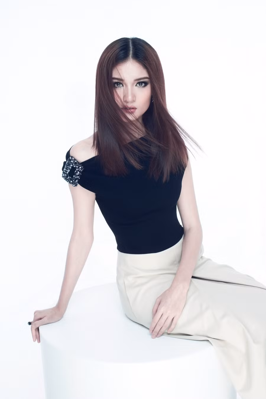 Bất ngờ với hình ảnh tiểu thư xưa của Á hậu Thùy Dung ảnh 4