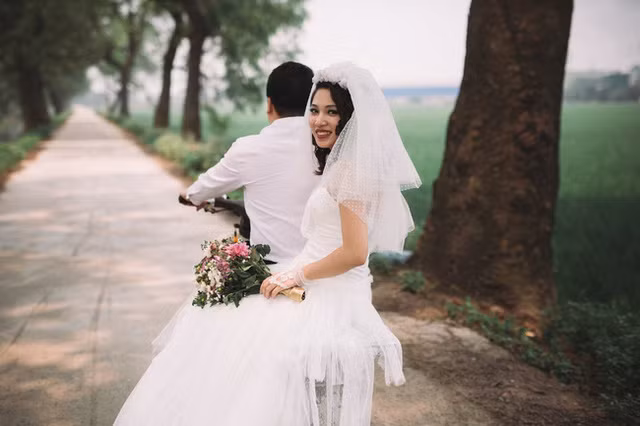 Cặp đôi “phục sinh” đám cưới Việt Nam 100 năm qua bằng ảnh ảnh 7