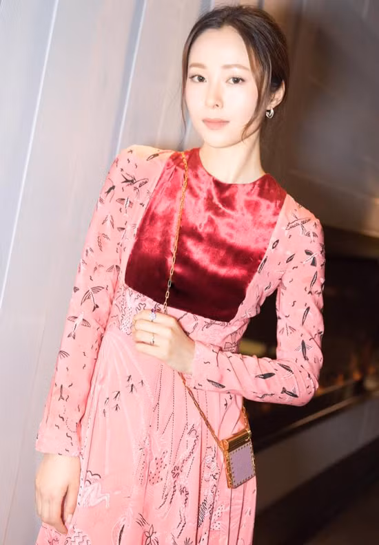 my-nhan-hoa-ngu-lo-nhan-sac-thieu-photoshop-5