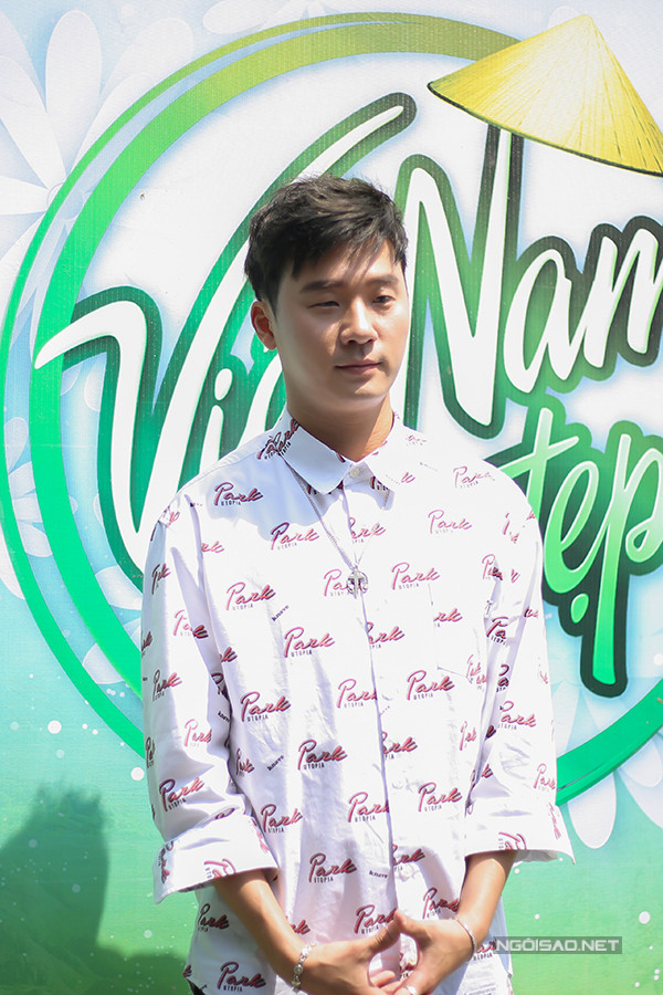 Rapper Basick từng đến Việt Nam một lần, đây là lần thứ hai. Anh rất vui khi được mọi người chào đón nồng nhiệt. ho-ngoc-ha-sexy-voi-vay-6000-usd-di-su-kien-7