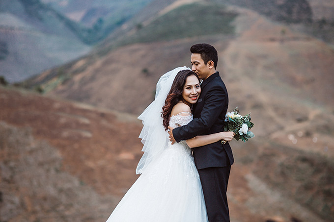 Bộ ảnh được thực hiện bởi nhiếp ảnh gia Nupakachi Cường Đỗ. bo-anh-cuoi-giua-vuon-hoa-ban-trang-muot-cua-cap-doi-bac-si-8