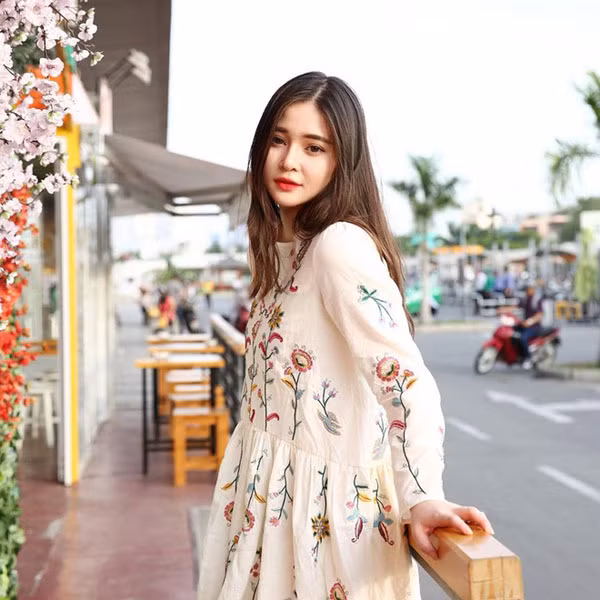 Sở hữu ngoại hình nổi bật, hot girl Đà Nẵng mệt mỏi vì bị làm phiền ảnh 4