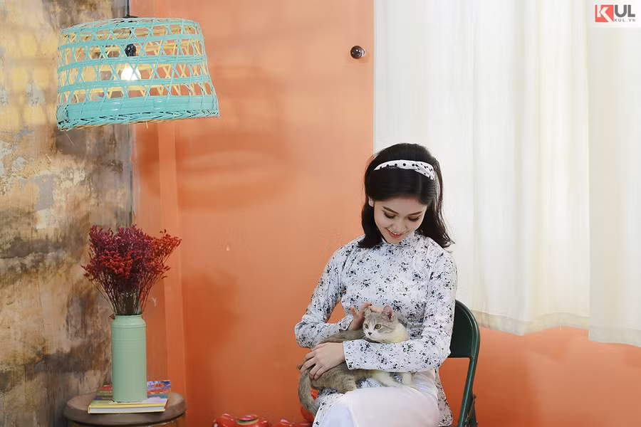 Bất ngờ với hình ảnh tiểu thư xưa của Á hậu Thùy Dung