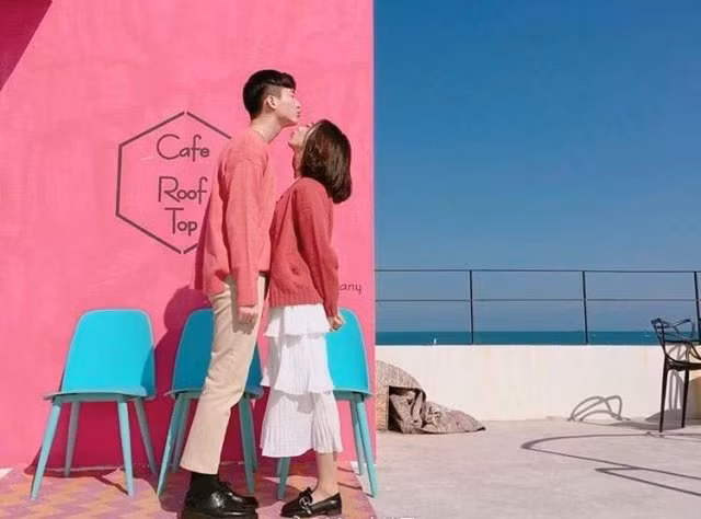 Bộ ảnh "nghìn nơi một tư thế" của cặp đôi "mét 6 - mét 8" 