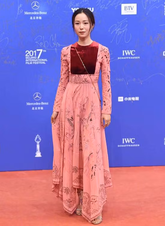 my-nhan-hoa-ngu-lo-nhan-sac-thieu-photoshop-4