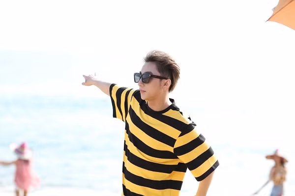 Sơn Tùng MTP tung poster hé lộ ca khúc mới ảnh 2