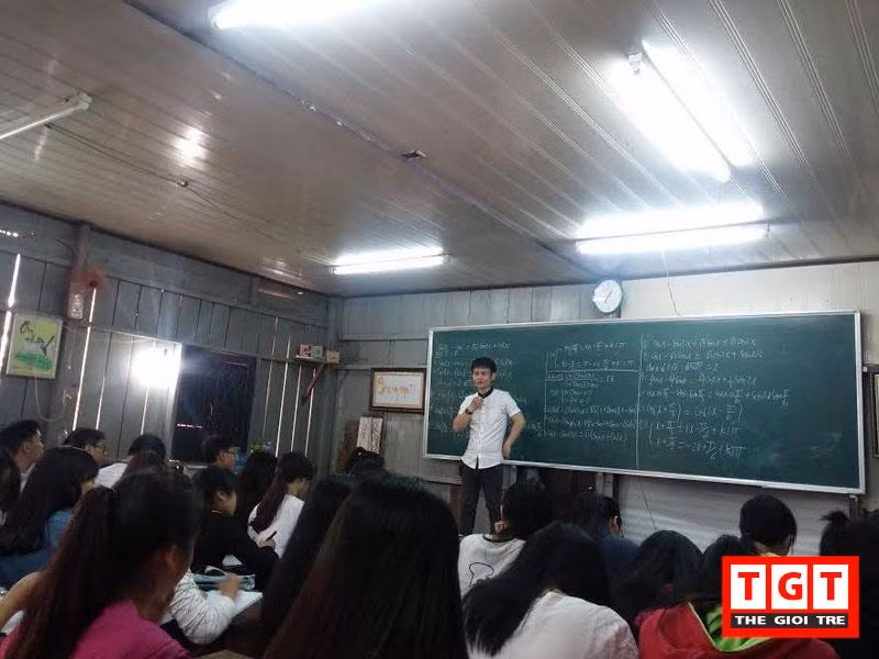 Thầy giáo dạy toán nổi tiếng, được “vạn học sinh mê” ở phố núi Buôn Ma Thuột ảnh 3