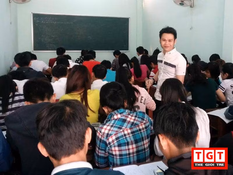 Thầy giáo dạy toán nổi tiếng, được “vạn học sinh mê” ở phố núi Buôn Ma Thuột ảnh 1