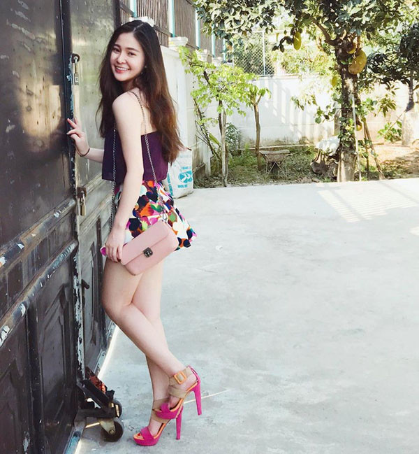 Sở hữu ngoại hình nổi bật, hot girl Đà Nẵng mệt mỏi vì bị làm phiền ảnh 5 Sở hữu ngoại hình nổi bật, hot girl Đà Nẵng mệt mỏi vì bị làm phiền ảnh 5