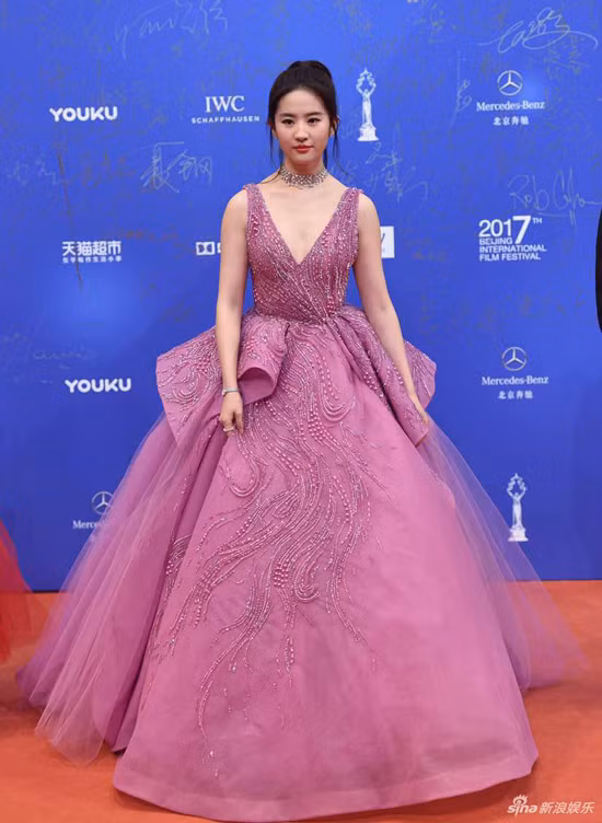 my-nhan-hoa-ngu-lo-nhan-sac-thieu-photoshop-9