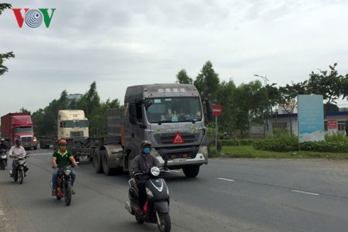 sau vu tai nan o long an: nguoi dan lo ban nha vi hung than container hinh 2