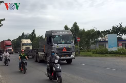 sau vu tai nan o long an: nguoi dan lo ban nha vi hung than container hinh 2