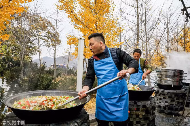 Choáng ngợp với cỗ cưới nhà quê: Phục vụ 1.500 người, bào ngư, hải sâm ai cũng có phần-3