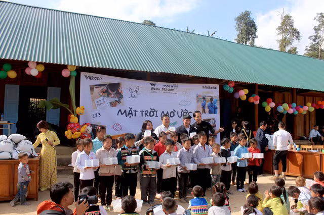 Hàng ngàn “Mặt trời mơ ước” đã được thắp sáng tại Tri Lễ 