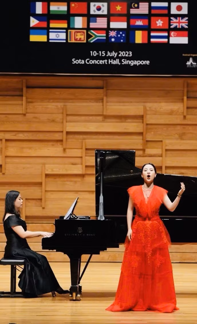 Tuyết Ánh xuất sắc giành cúp Vàng ở Bảng thi thanh nhạc Liên hoan Nghệ thuật Châu Á 2023 diễn ra tại Singapore.