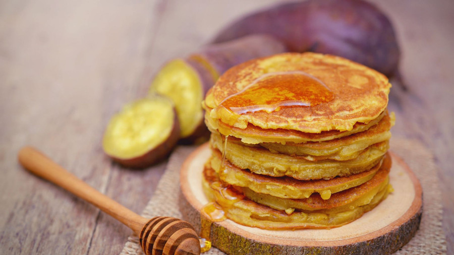 Bạn có biết rằng mình có thể làm một chiếc bánh pancake tốt cho sức khỏe chỉ với khoai lang và trứng? (Ảnh: ITN). Bạn có biết rằng mình có thể làm một chiếc bánh pancake tốt cho sức khỏe chỉ với khoai lang và trứng? (Ảnh: ITN).