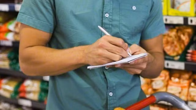 Muốn ly hôn vì chồng đo lọ nước mắm đếm củ dưa hành ảnh 1