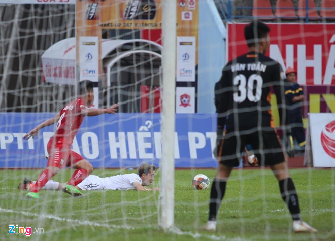 Văn Toản chơi xuất sắc trong chiến thắng của Hải Phòng