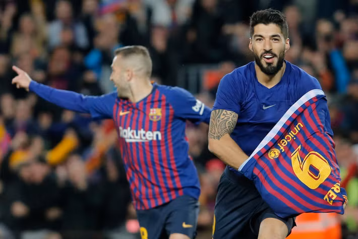 Bỏ túi chức vô địch La Liga, đã đến lúc Barcelona dội gáo nước lạnh vào Man United? - Ảnh 1.