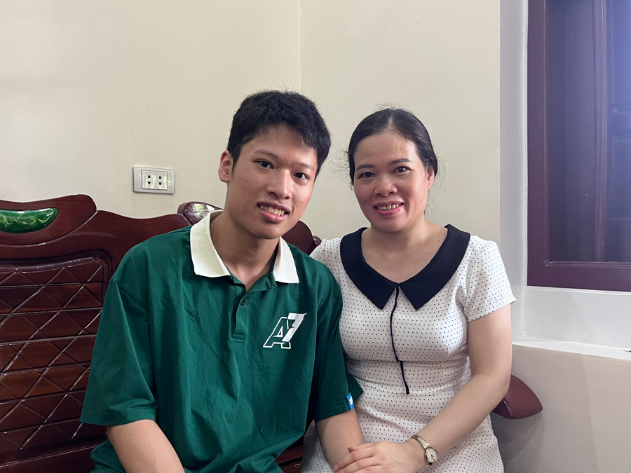 Anh Quân với nguyện vọng trở thành bác sĩ để viết tiếp giấc mơ dang dở của mẹ. (Ảnh: NT). Anh Quân với nguyện vọng trở thành bác sĩ để viết tiếp giấc mơ dang dở của mẹ. (Ảnh: NT).