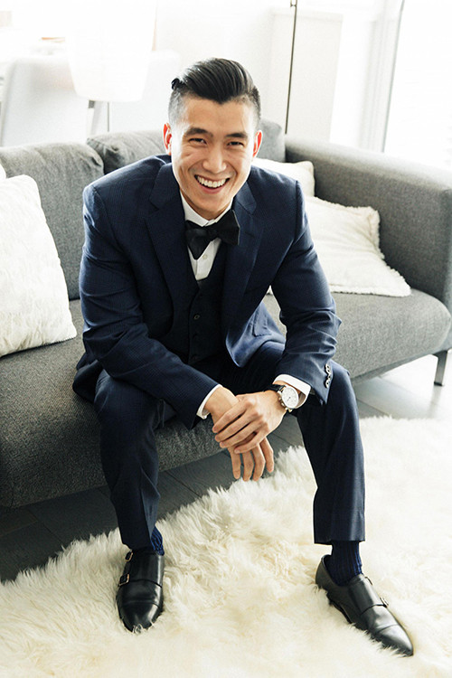 Kelvin đã cầu hôn Sami vào một đêm mưa tại trường đại học - nơi tình yêu của cả hai bắt đầu. Sau đó, họ đã chọn nhà hàng Hart House làm nơi tổ chức tiệc cưới vì cảnh đẹp, dịch vụ tốt và nằm ngay trong thành phố Burnaby - nơi cả hai sinh sống và làm việc.Uyên ương đã lập kế hoạch khá tỉ mỉ và chu đáo do thời gian từ lễ đính hôn tới lễ cưới khá dài. Sami và Kelvin thậm chí đã bàn bạc và trao đổi cùng nhiếp ảnh gia trước lễ cưới tận& 2 năm. Bên cạnh đó, do thoải mái về mặt thời gian, nhà hàng Hart Housse cũng dễ dàng sắp xếp và chuẩn bị tươm tất cho lễ cưới.