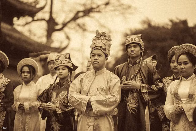 Độc đáo bộ ảnh kỷ yếu hóa thân vua chúa của học sinh chuyên Sử ảnh 6